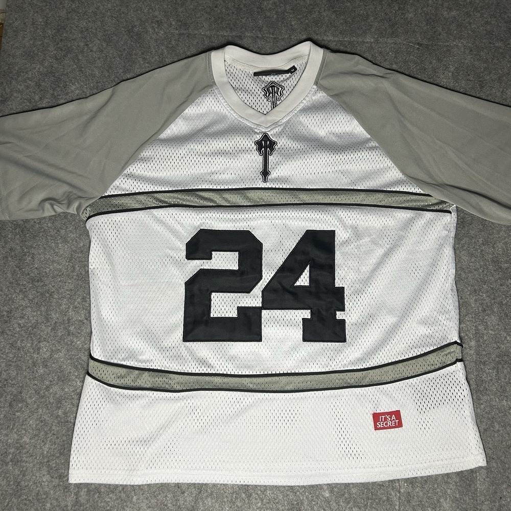 Trapstar Men's Medium White None Of Us #24 Football Jersey Streetwear